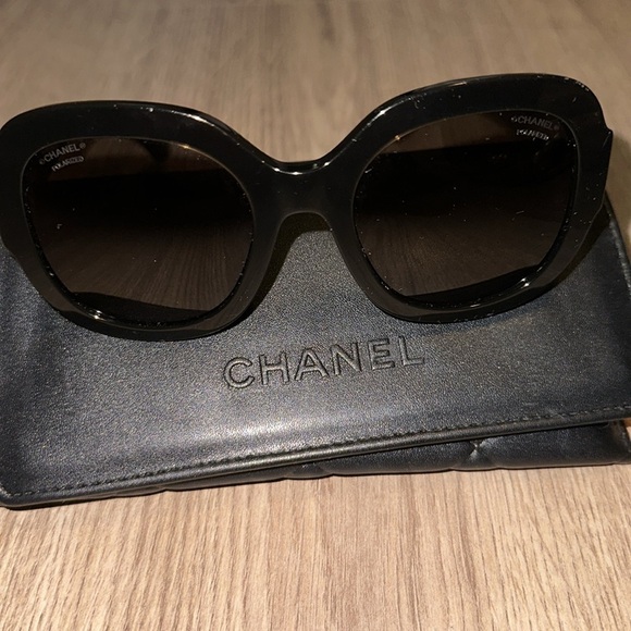 Chanel rounded square sunglasses with metal design main image 9
